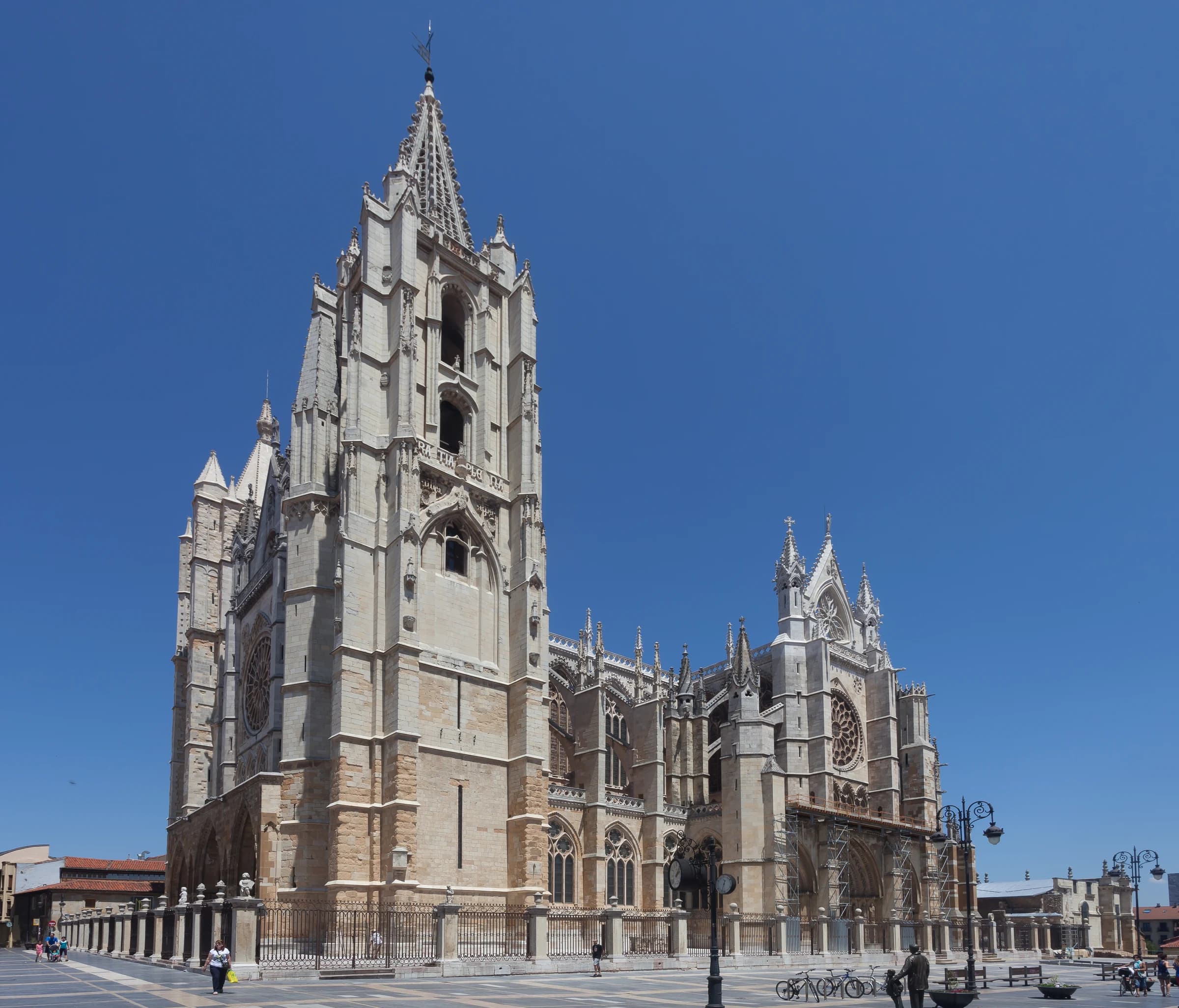 León