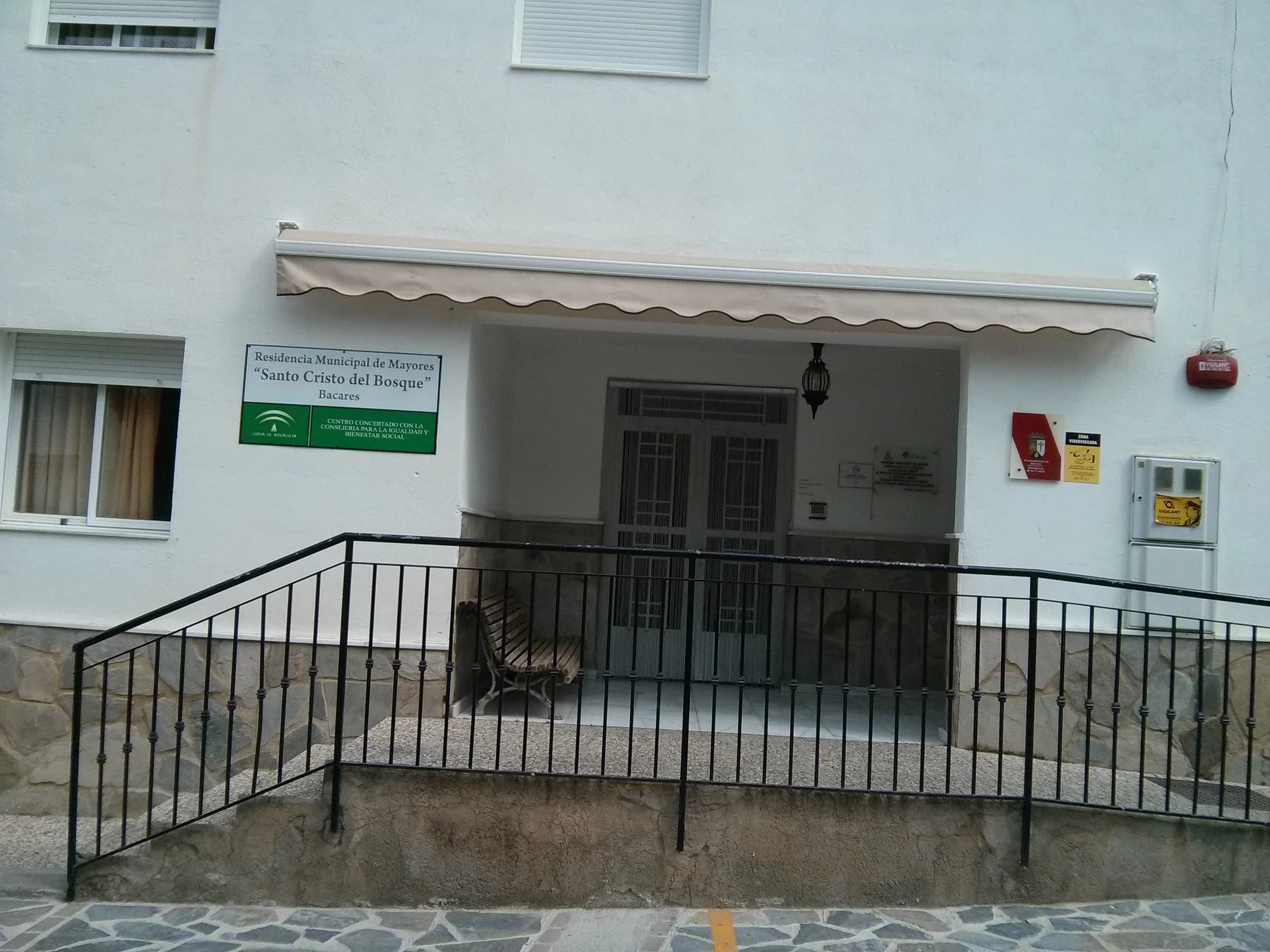Bacares
