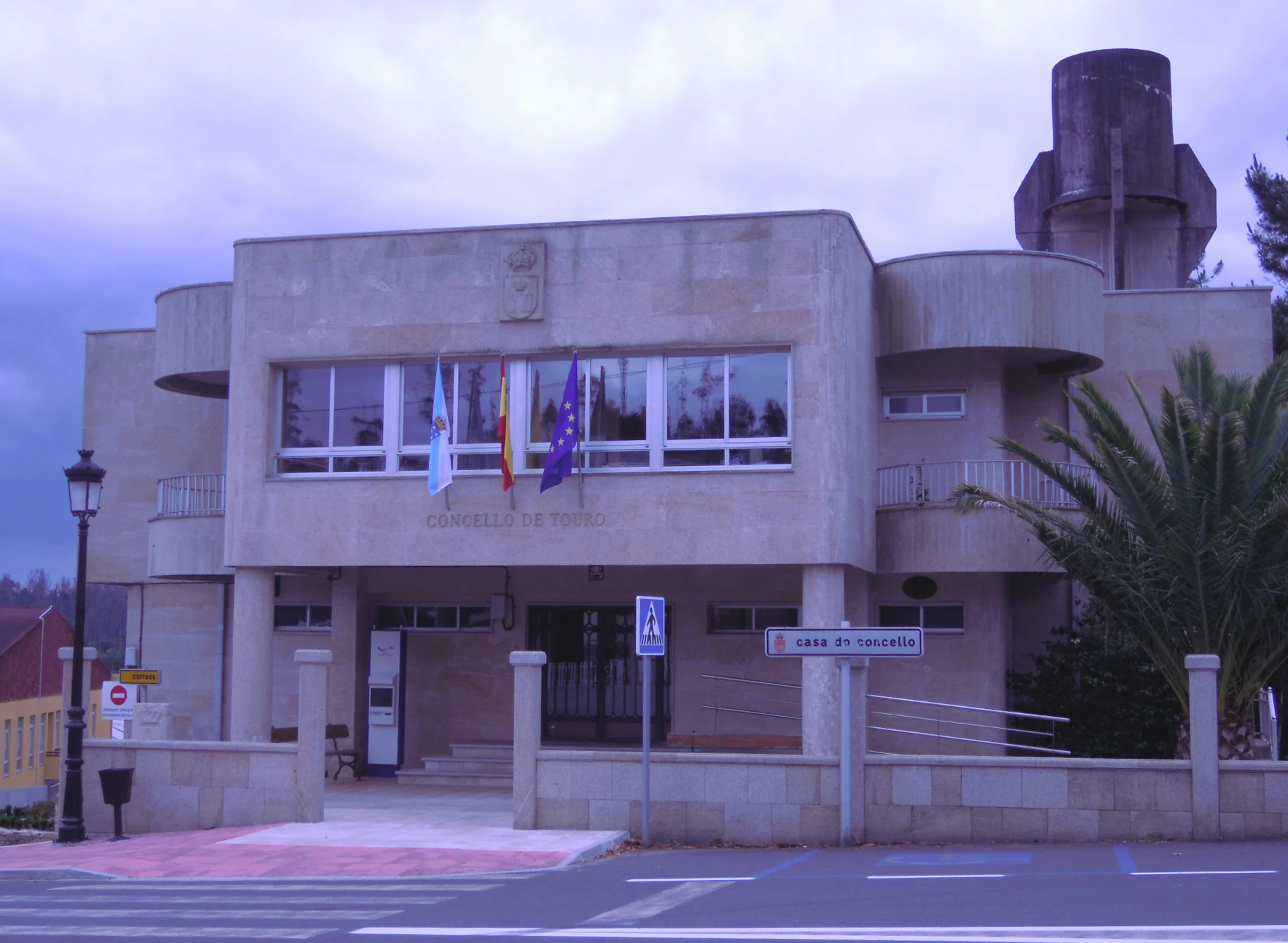 Touro en autocaravana (A Coruña)