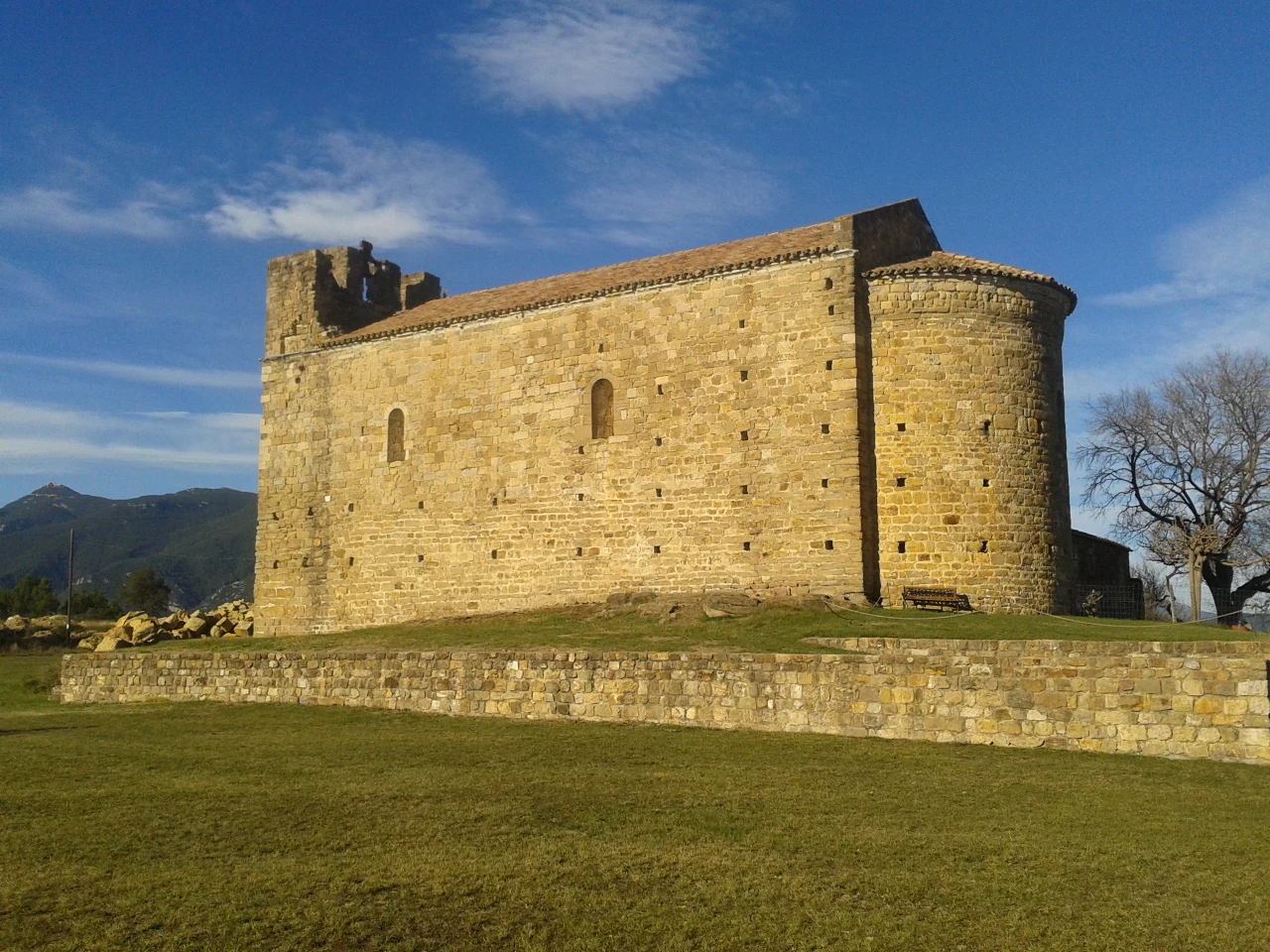 Maià de Montcal en autocaravana (Girona)